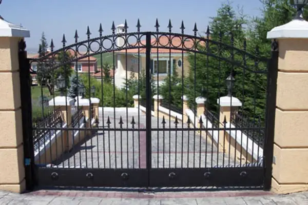 90 Derece Açılır Bahçe Kapısı
